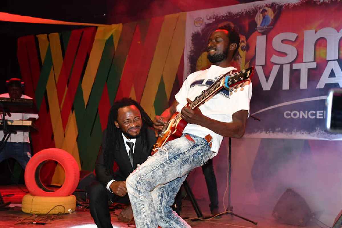 CONCERT LIVE DE ISMO VITALO AVEC CASTEL BEER