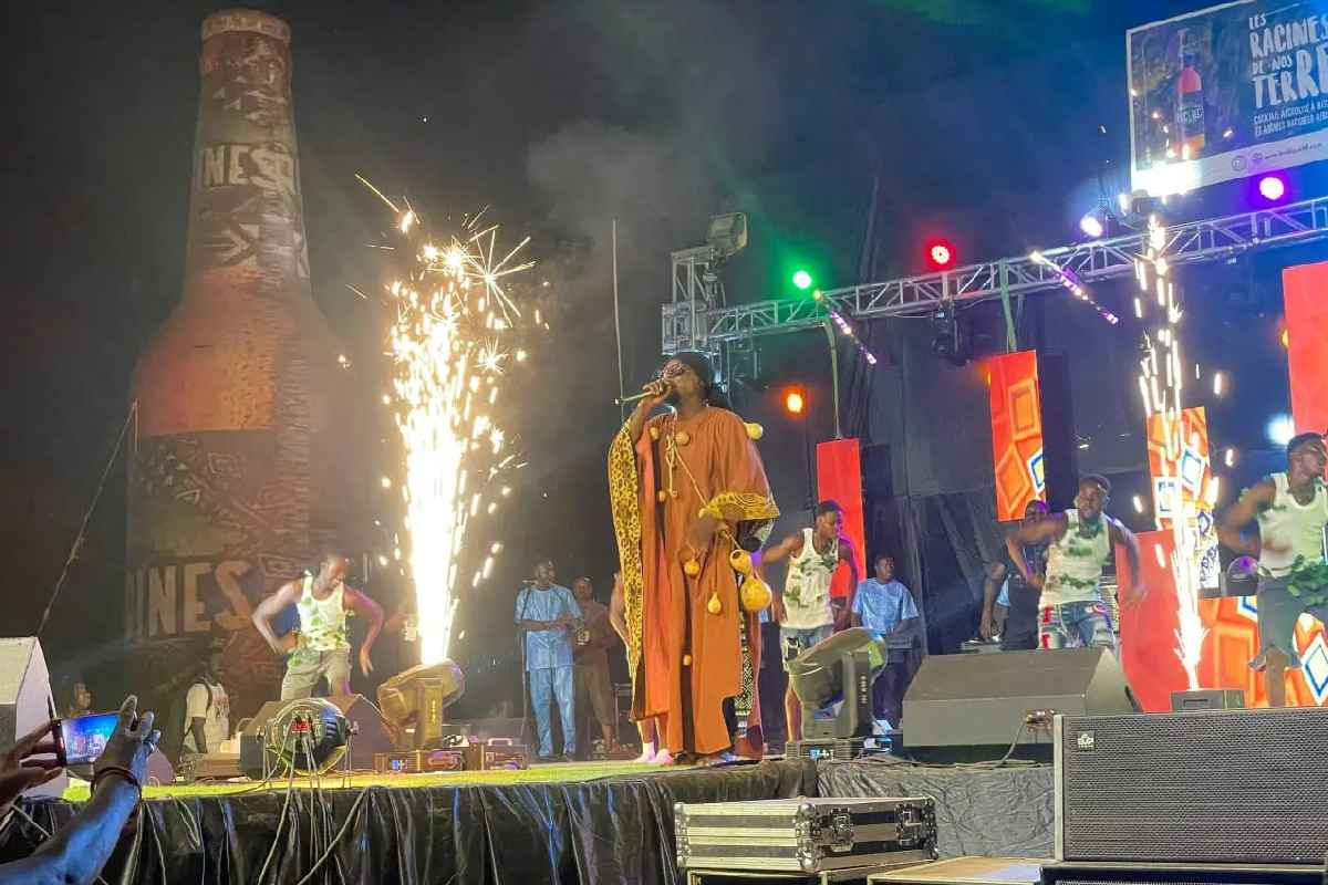 Concert prestigieux de Don Sharp de Batoro, ambassadeur Racines