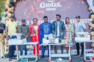 Photo de famille des gagnants du concours Castel Beer Jeune Talent 2022