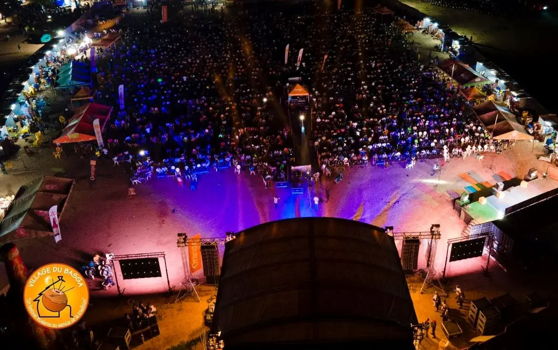 10ème édition du Festival Village du Basga à Mogtédo avec Sobbra - Photo aérienne de la foule