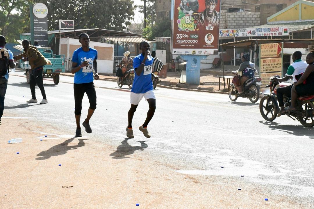 Lafi 10km Ouaga les coureurs se déshydratent avec Lafi