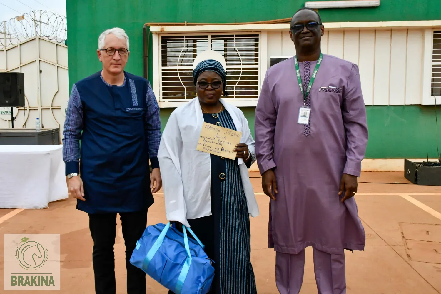 Photo départ préretraite madame Aoua DJIBO